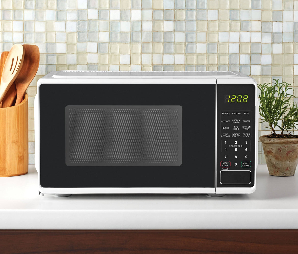Mainstays 0.7 Cu ft Compact Countertop Microwave Oven, White
